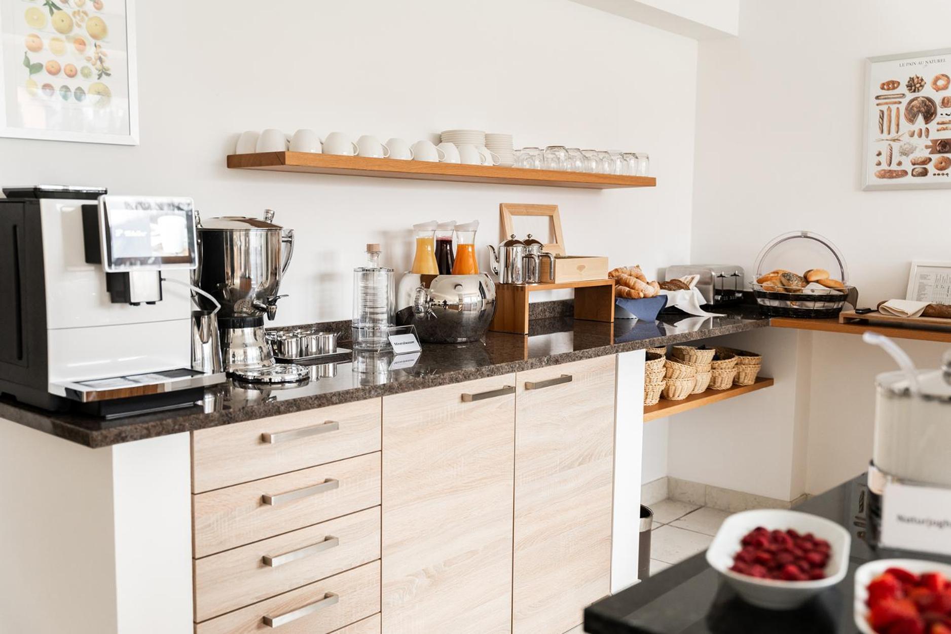 Hotel Vier Jahreszeiten An Der Therme & Kliniken Bad Krozingen Naehe Freiburg & Schwarzwald Ideal Fuer Wellness Kur & Business Ausfluege 24H Check In- Wlan & Parken Gratis Luaran gambar