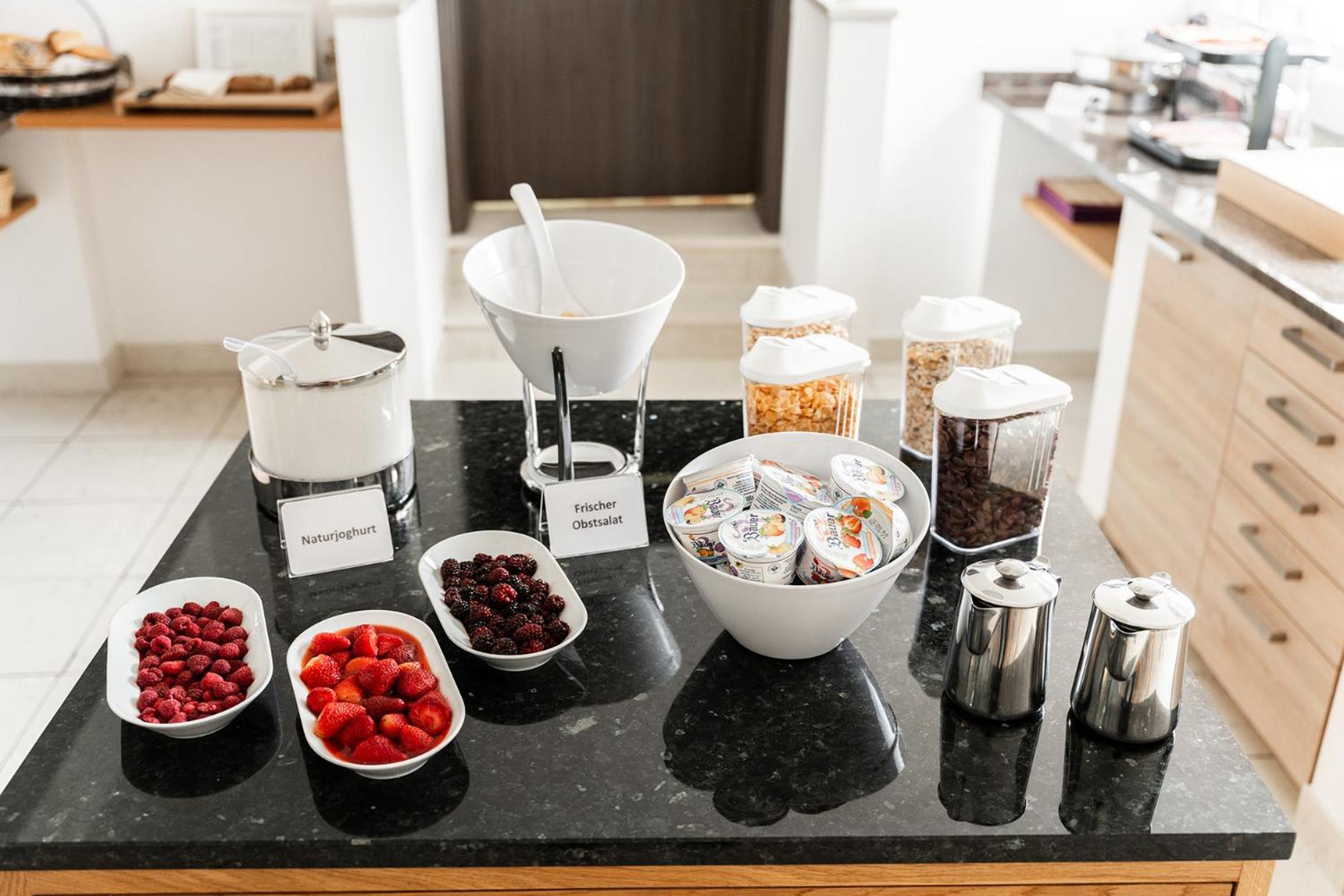 Hotel Vier Jahreszeiten An Der Therme & Kliniken Bad Krozingen Naehe Freiburg & Schwarzwald Ideal Fuer Wellness Kur & Business Ausfluege 24H Check In- Wlan & Parken Gratis Luaran gambar