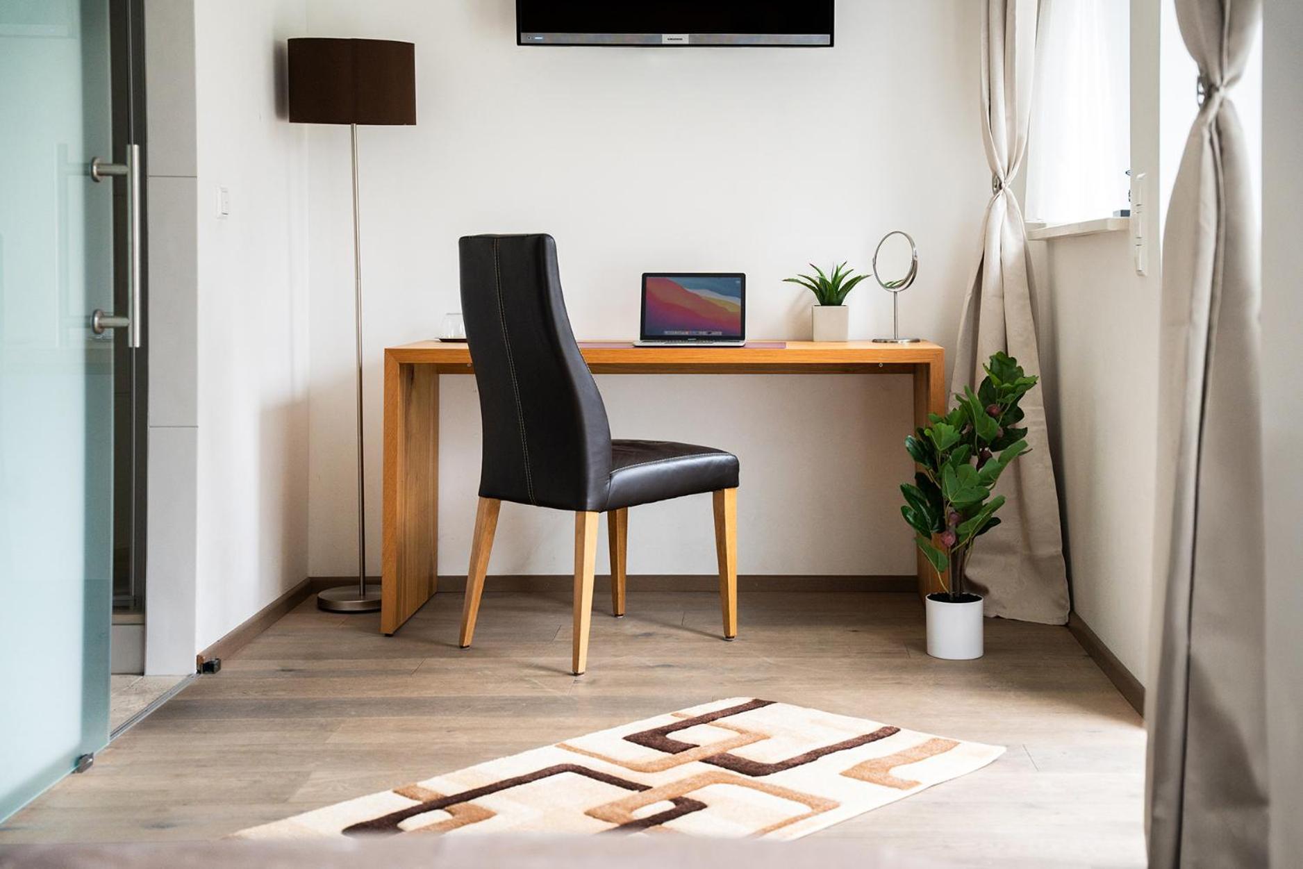 Hotel Vier Jahreszeiten An Der Therme & Kliniken Bad Krozingen Naehe Freiburg & Schwarzwald Ideal Fuer Wellness Kur & Business Ausfluege 24H Check In- Wlan & Parken Gratis Luaran gambar