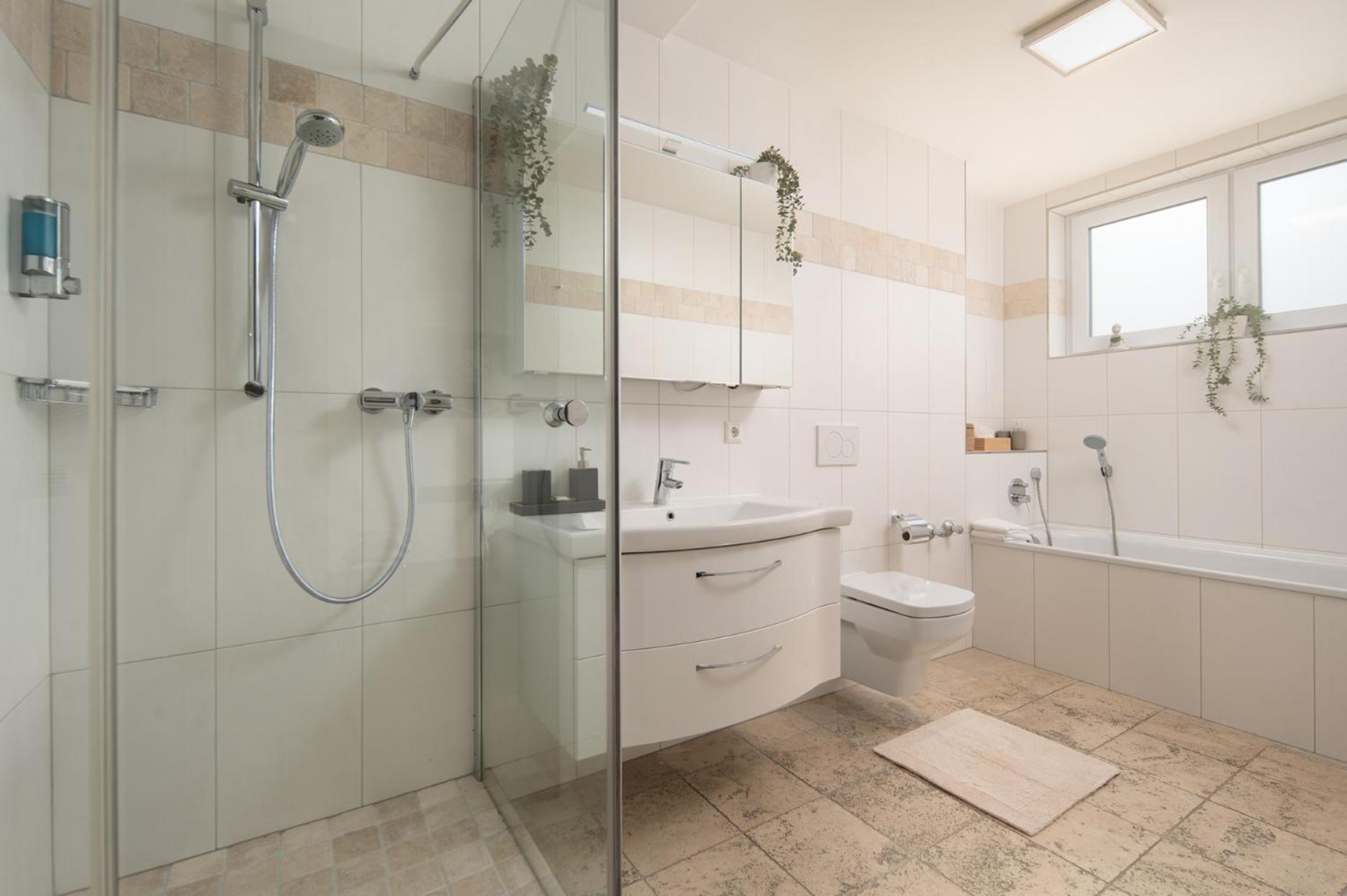 Hotel Vier Jahreszeiten An Der Therme & Kliniken Bad Krozingen Naehe Freiburg & Schwarzwald Ideal Fuer Wellness Kur & Business Ausfluege 24H Check In- Wlan & Parken Gratis Luaran gambar