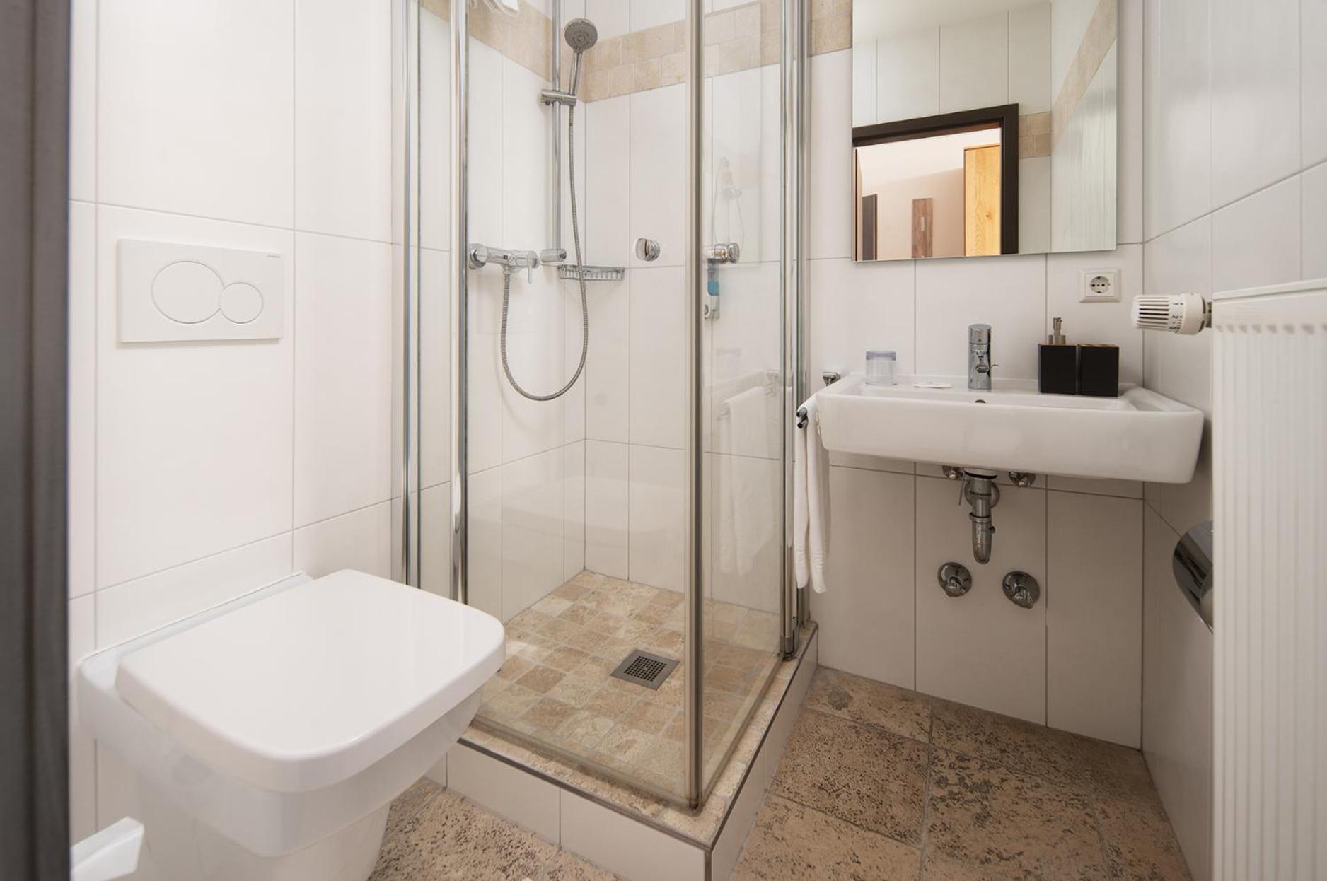 Hotel Vier Jahreszeiten An Der Therme & Kliniken Bad Krozingen Naehe Freiburg & Schwarzwald Ideal Fuer Wellness Kur & Business Ausfluege 24H Check In- Wlan & Parken Gratis Luaran gambar
