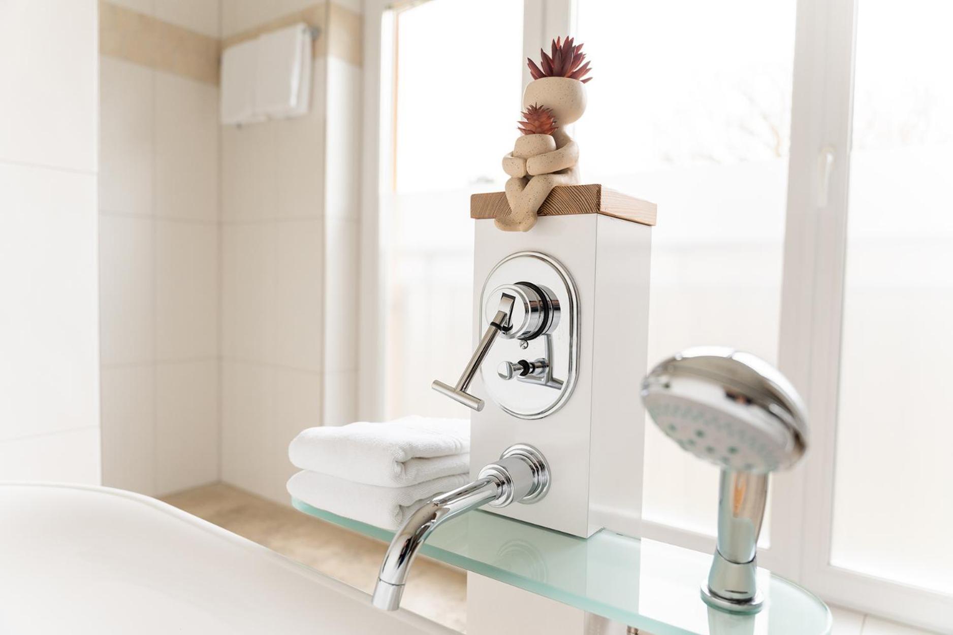 Hotel Vier Jahreszeiten An Der Therme & Kliniken Bad Krozingen Naehe Freiburg & Schwarzwald Ideal Fuer Wellness Kur & Business Ausfluege 24H Check In- Wlan & Parken Gratis Luaran gambar