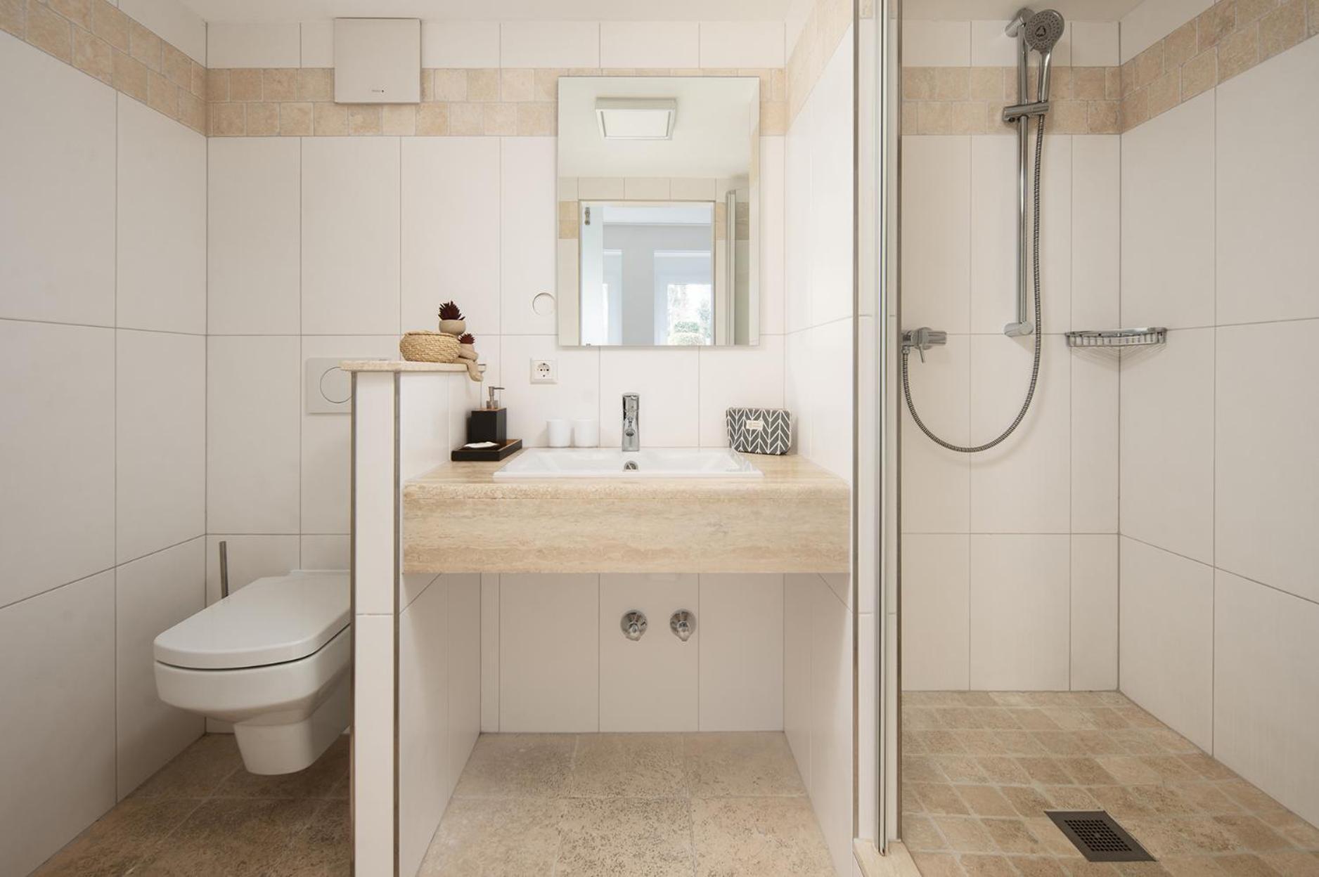 Hotel Vier Jahreszeiten An Der Therme & Kliniken Bad Krozingen Naehe Freiburg & Schwarzwald Ideal Fuer Wellness Kur & Business Ausfluege 24H Check In- Wlan & Parken Gratis Luaran gambar