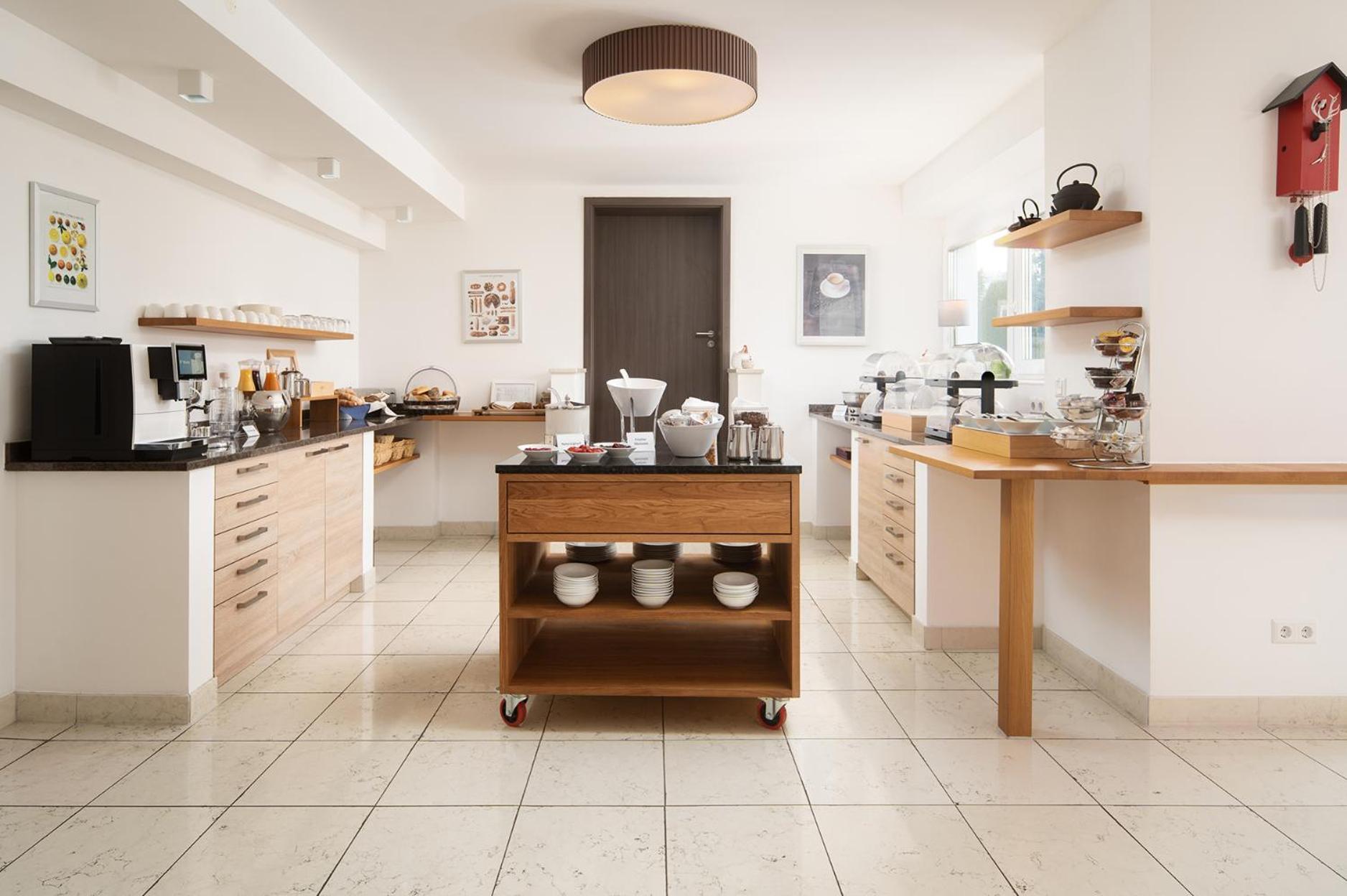 Hotel Vier Jahreszeiten An Der Therme & Kliniken Bad Krozingen Naehe Freiburg & Schwarzwald Ideal Fuer Wellness Kur & Business Ausfluege 24H Check In- Wlan & Parken Gratis Luaran gambar